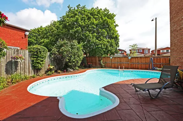 Mississauga, ON L4Z 2N4,523 Petawawa CRES