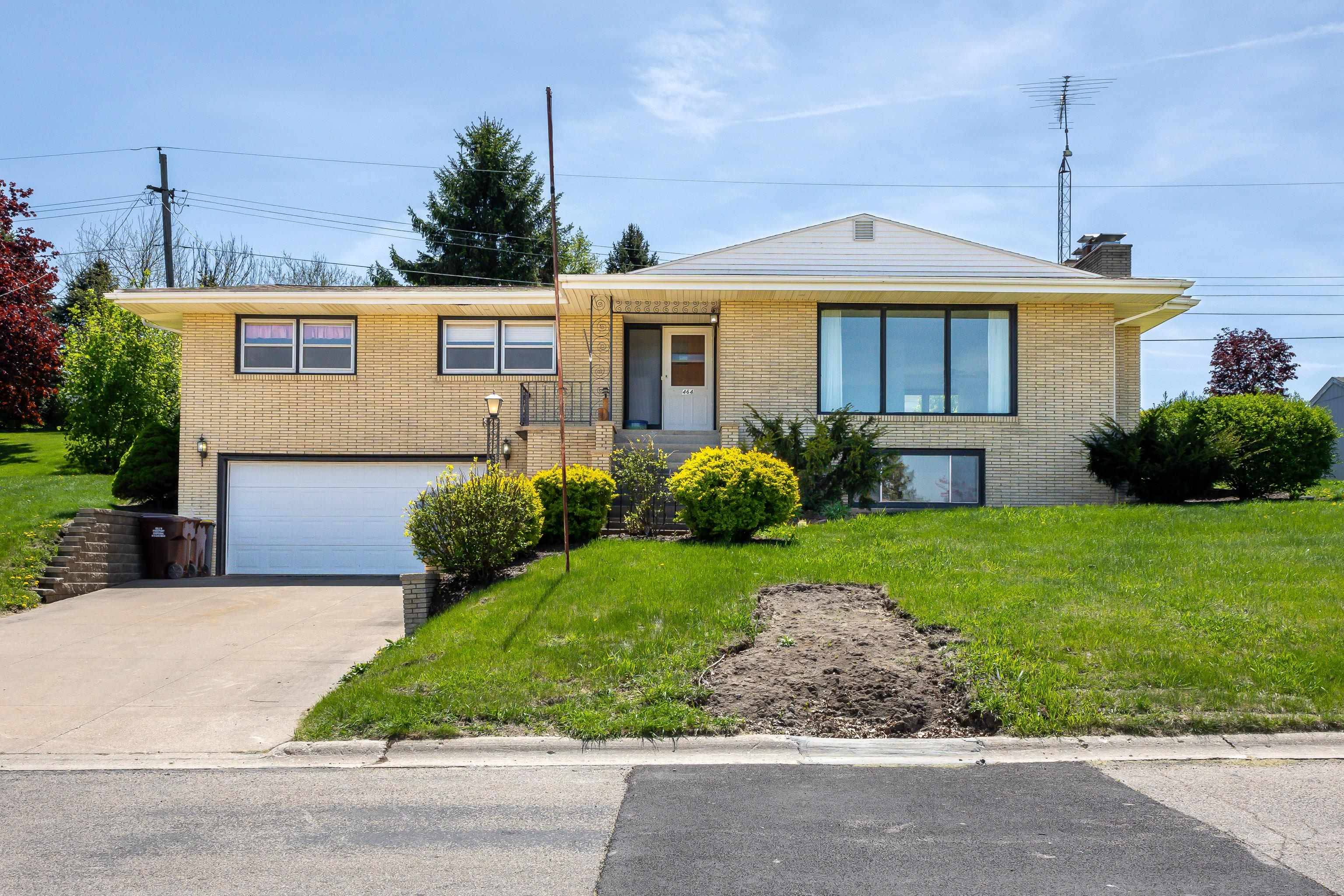 464 W Columbia Avenue, Stockton, IL 61085
