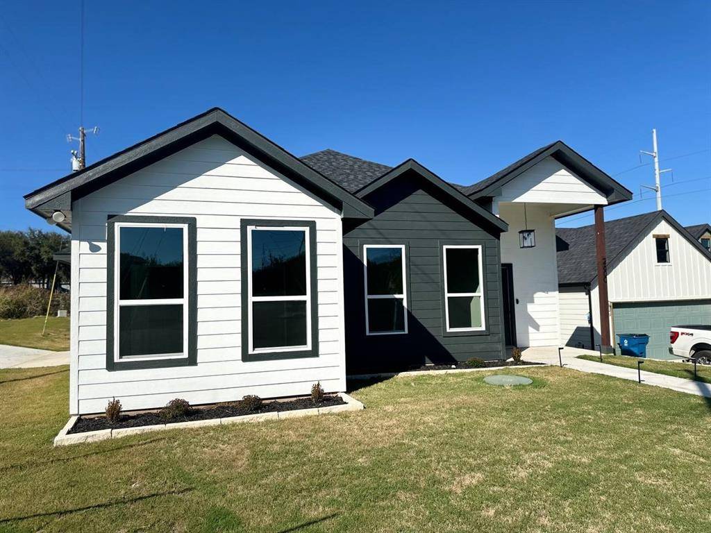 2600 San Gabriel Drive, Granbury, TX 76048