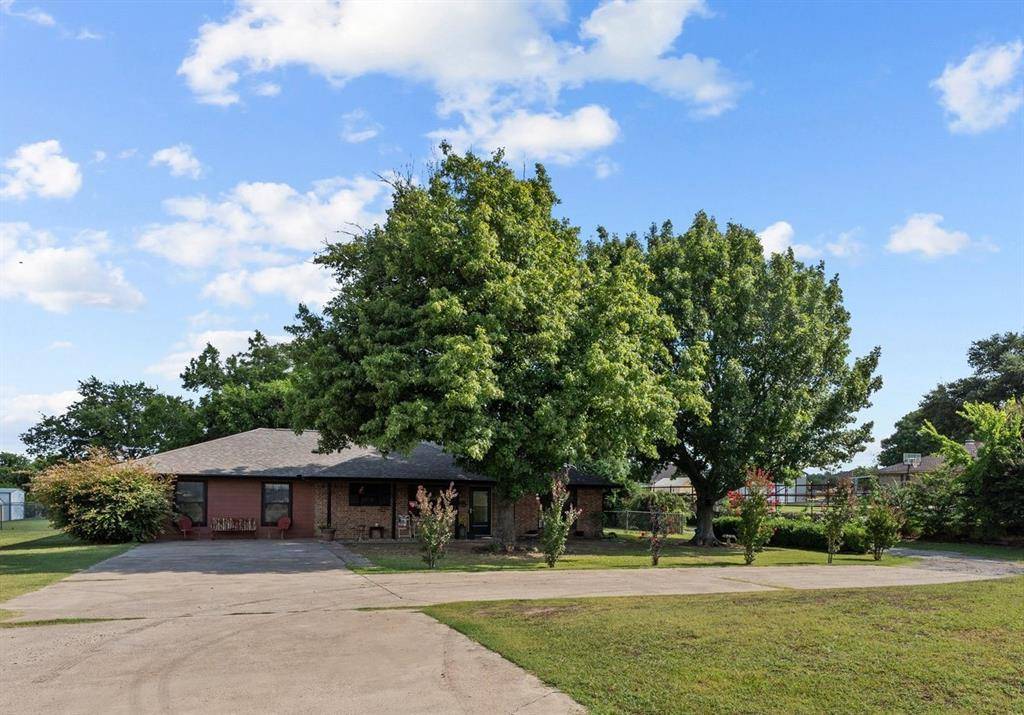 2038 Hill Top Circle, Weatherford, TX 76085