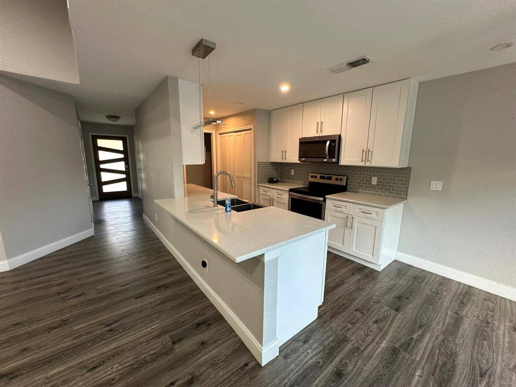Grapevine, TX 76051,927 S Riverside Drive