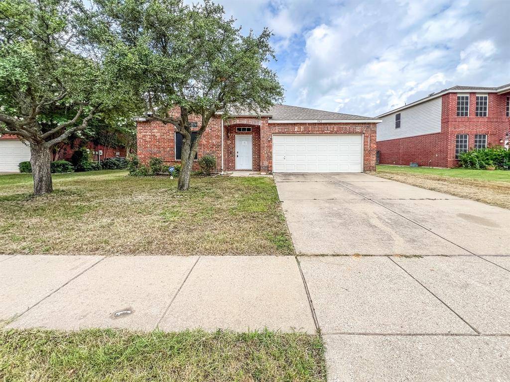 7912 Hidden Path Lane, Denton, TX 76210