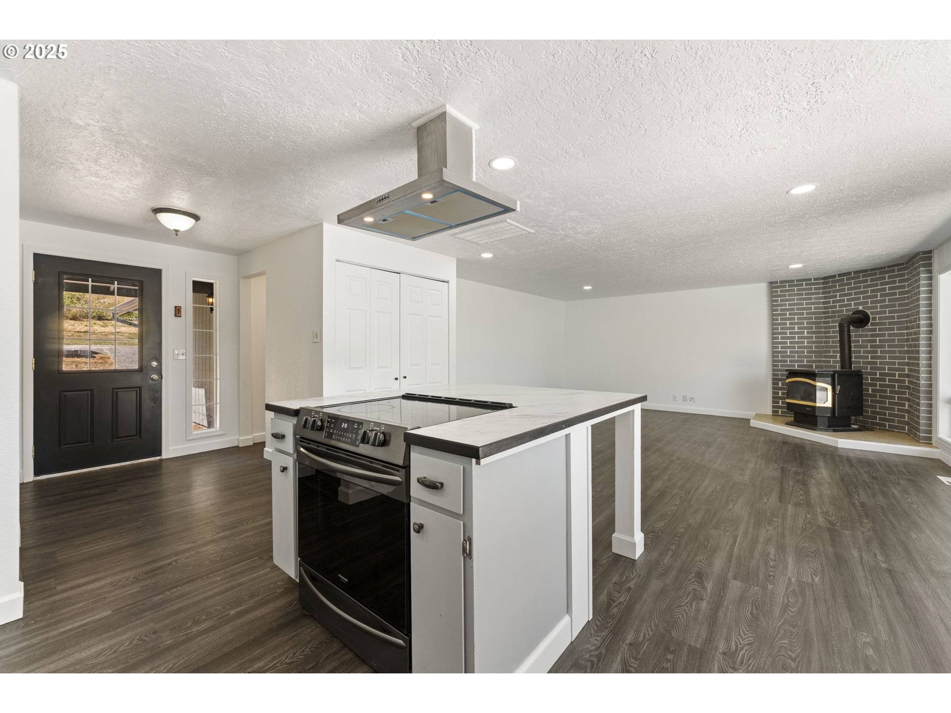 Rainier, OR 97048,30186 SANDY LN