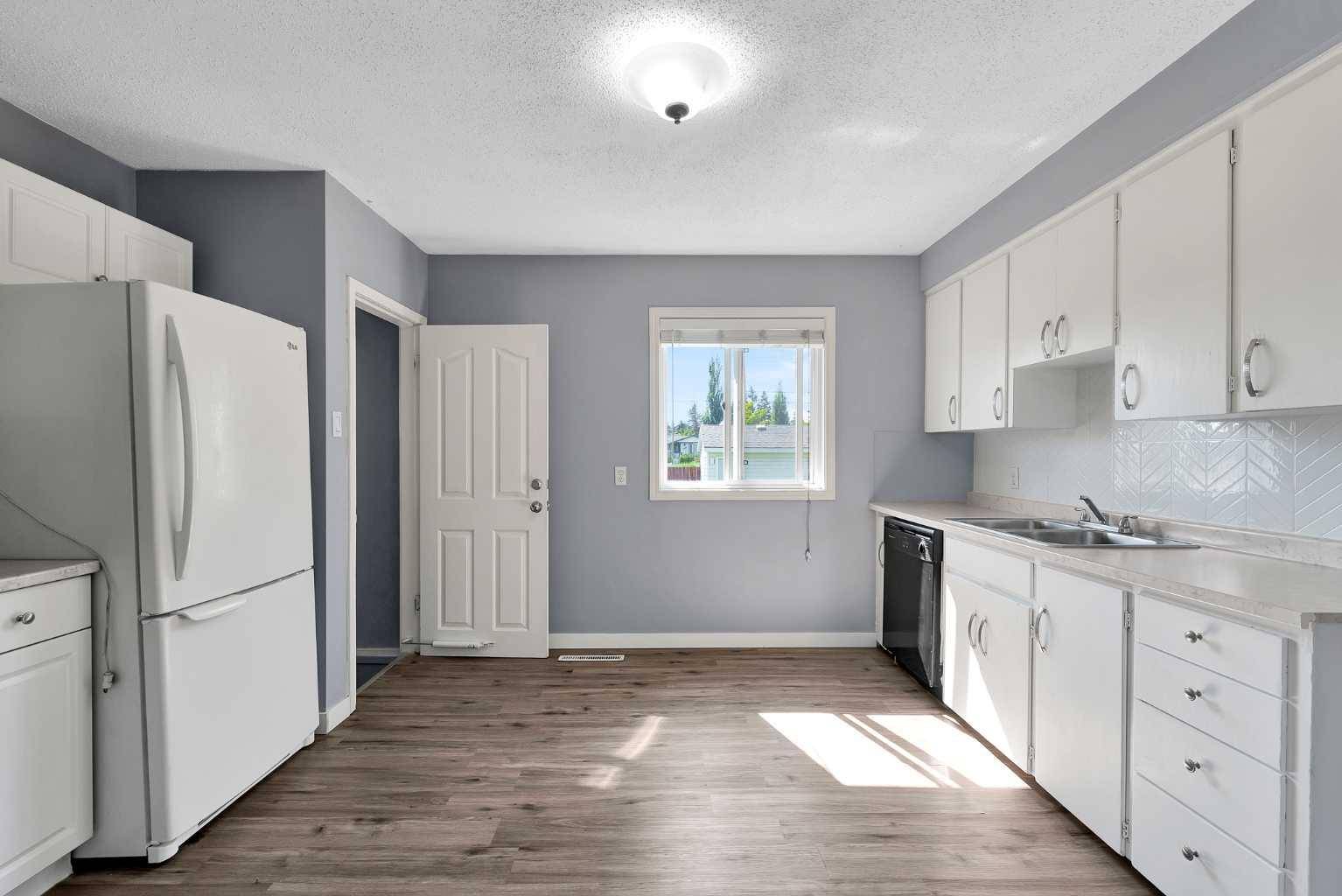 Calgary, AB T2A 1H4,1135 39 ST SE