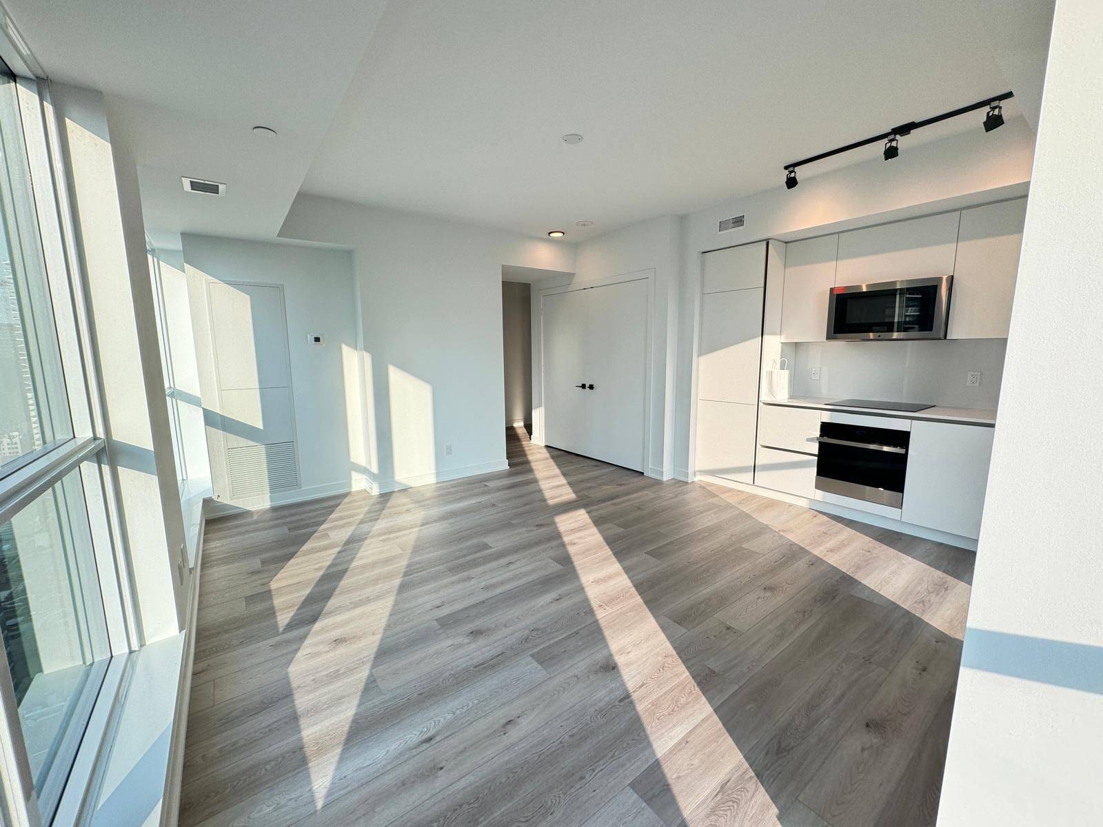 Toronto C01, ON M5V 0W7,327 King ST #3203