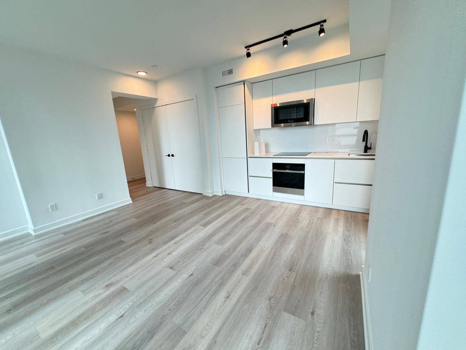 Toronto C01, ON M5V 0W7,327 King ST W #2402