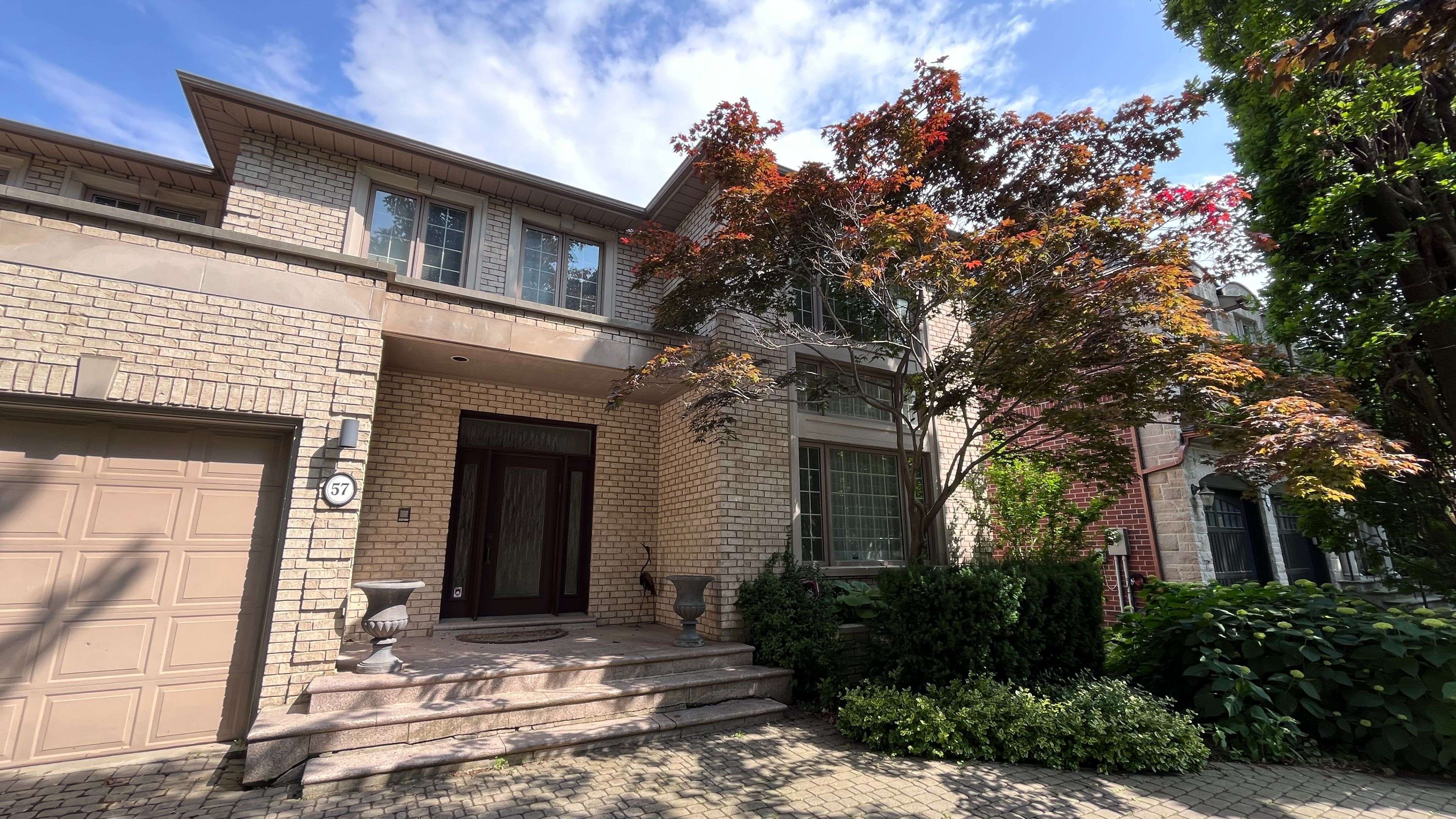 Toronto C12, ON M2P 1N3,57 Cotswold CRES