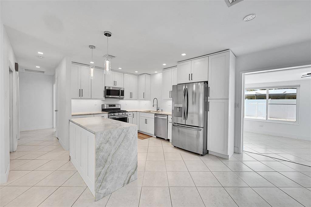 Pompano Beach, FL 33060,232 SW 9th Ct