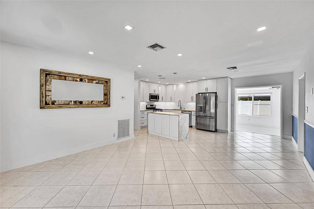Pompano Beach, FL 33060,232 SW 9th Ct