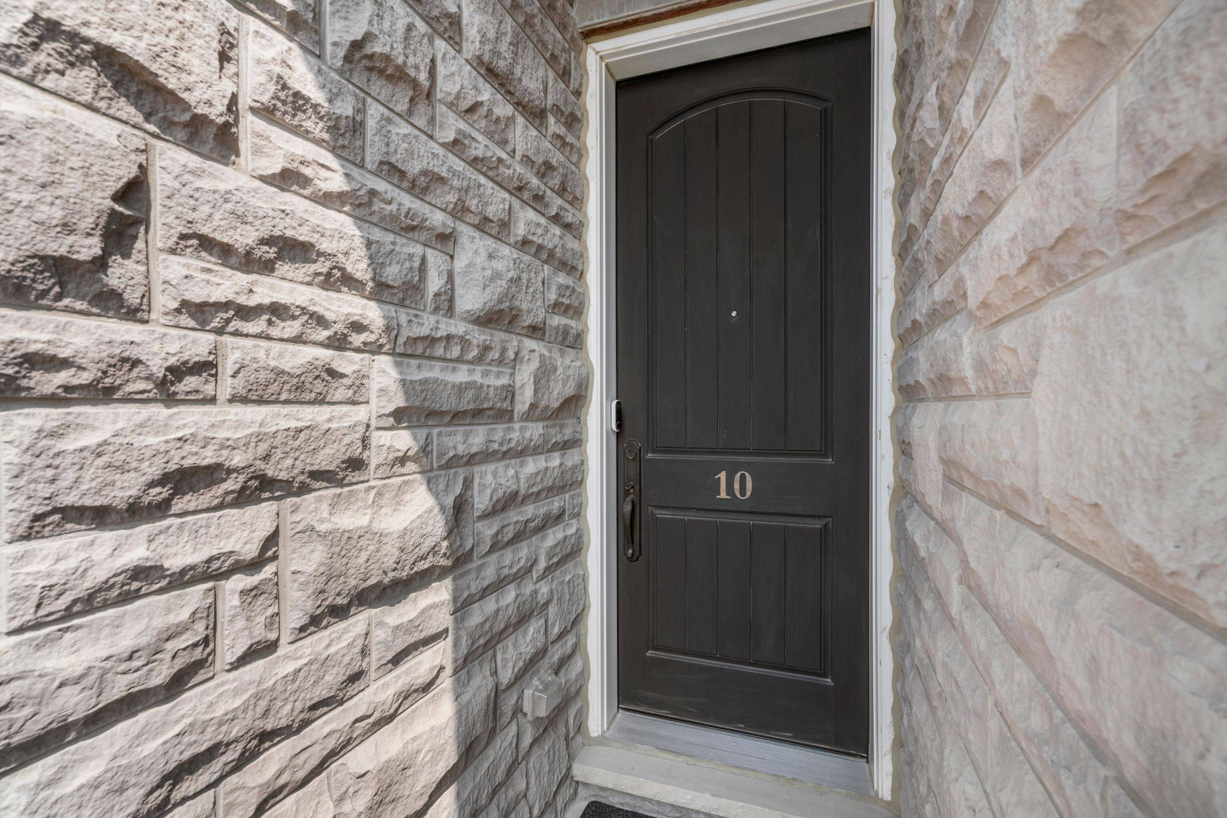 Markham, ON L6C 0Y7,10 Island Green LN