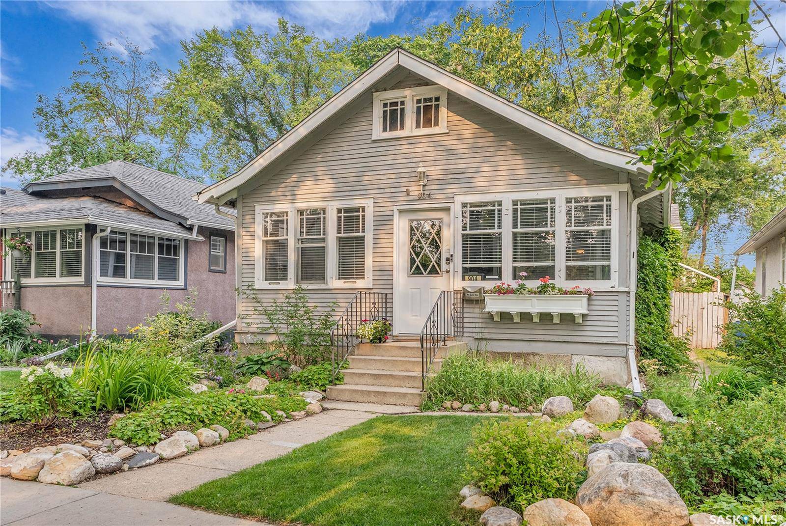 904 9th AVENUE N, Saskatoon, SK S7K 2Z4