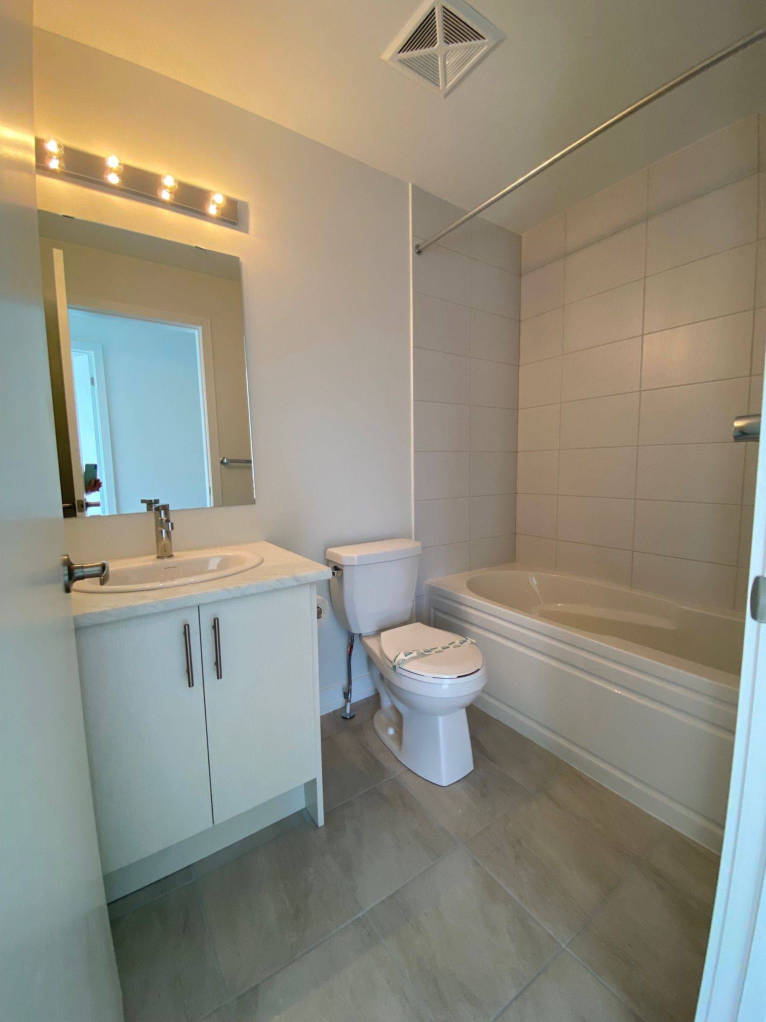 Mississauga, ON L5L 0C1,3566 Colonial DR #2