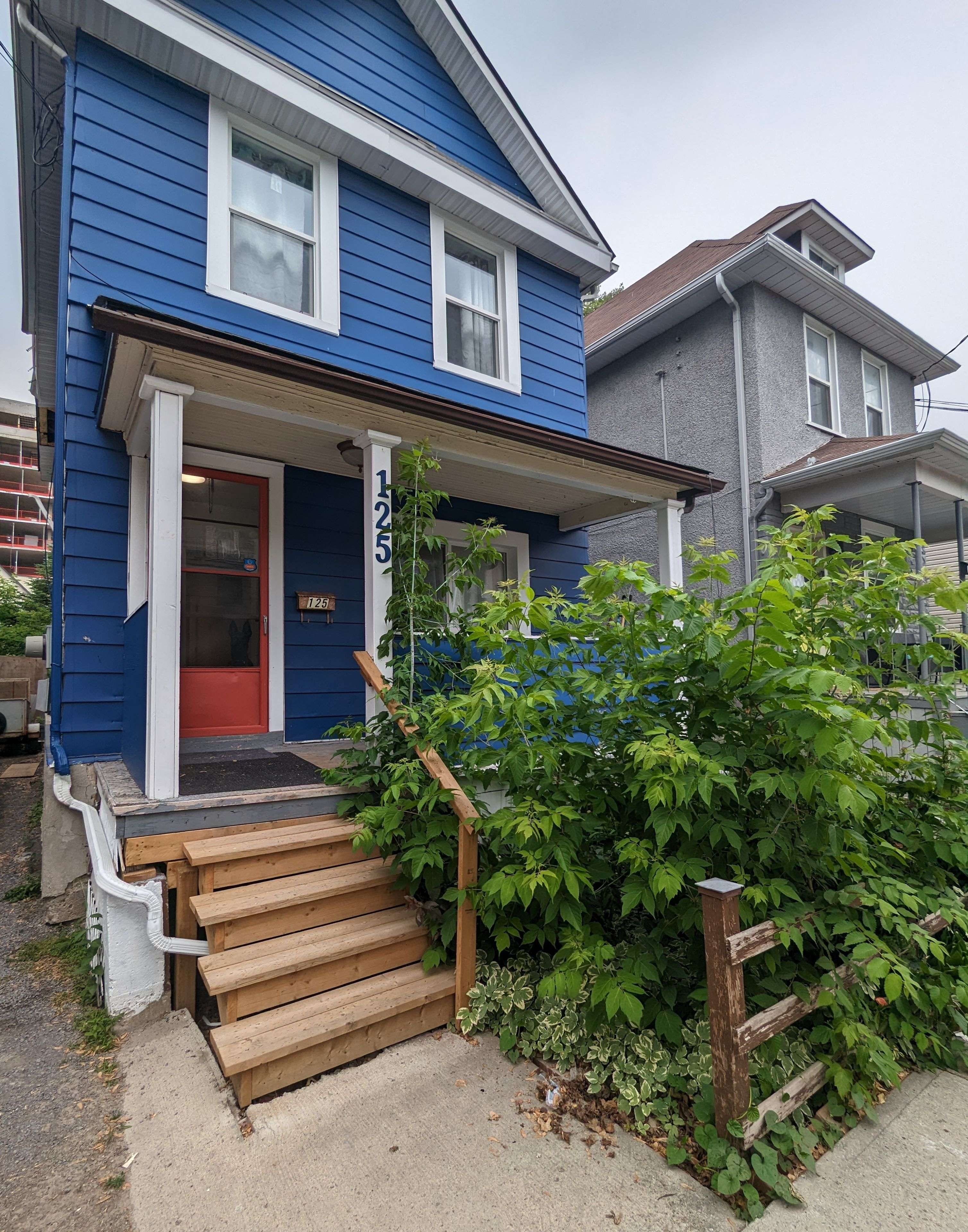 125 Pamilla ST, Dows Lake - Civic Hospital And Area, ON K1S 3K9