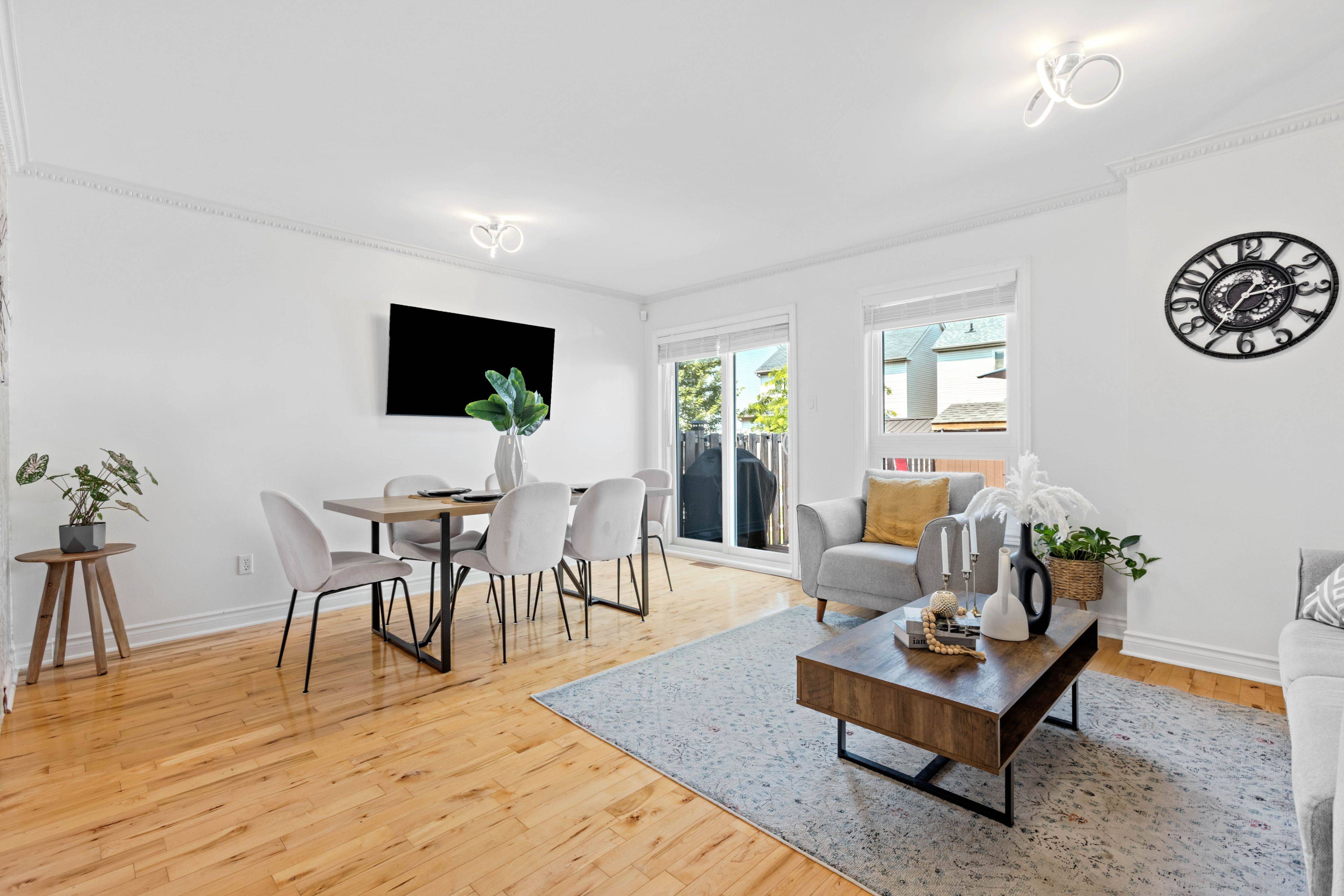 Barrhaven, ON K2J 4N5,11 DAVENTRY CRES