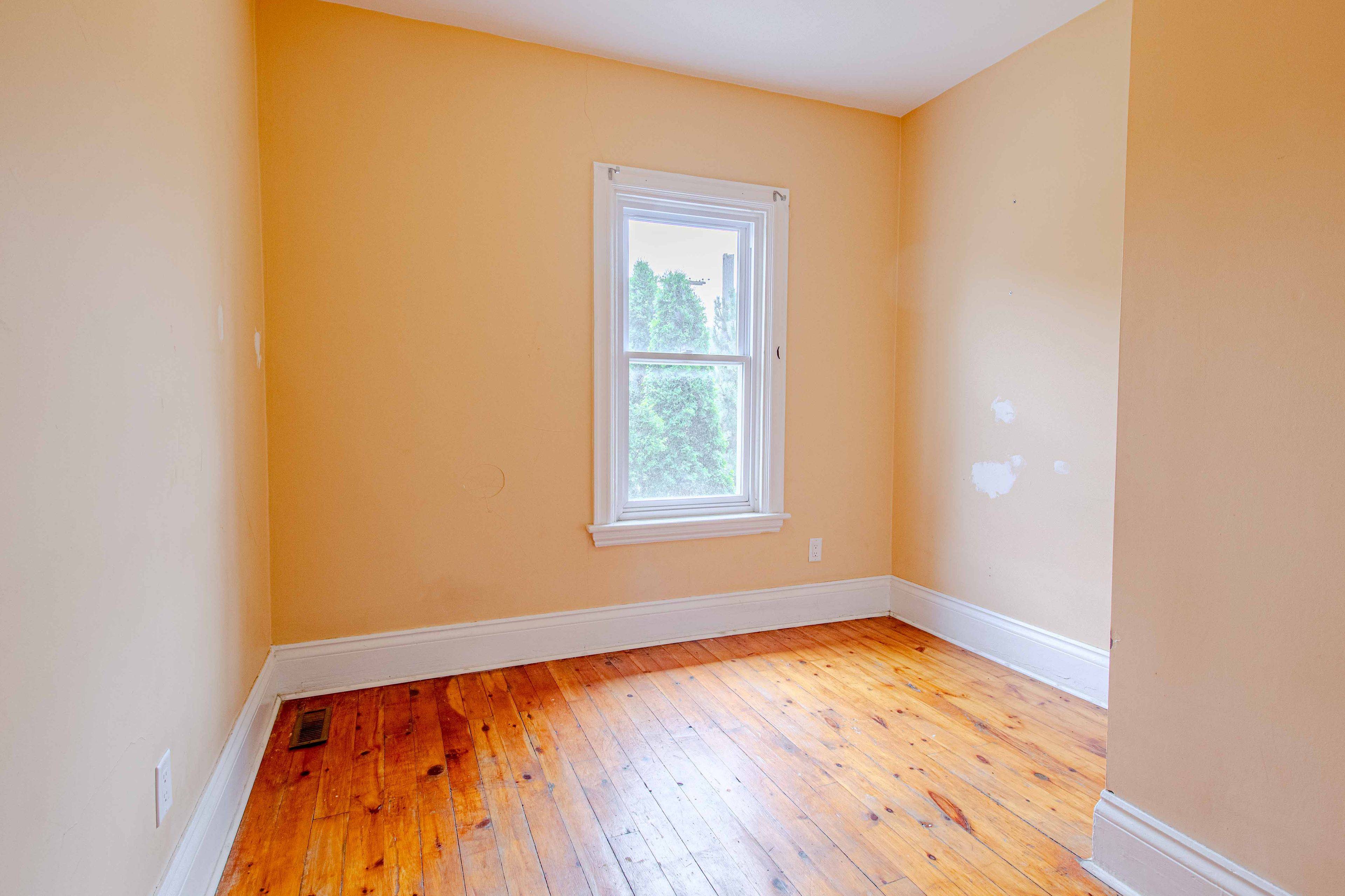 Hamilton, ON L8M 1P8,65 Aikman AVE #upper