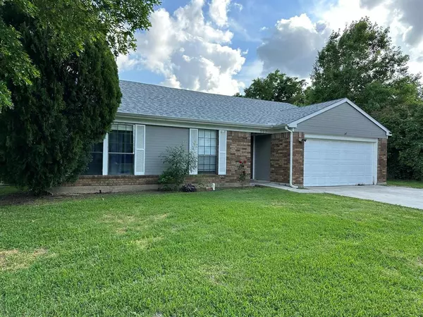 Grapevine, TX 76051,927 S Riverside Drive