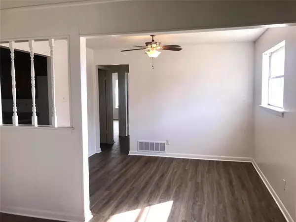 Burleson, TX 76028,703 Pleasant Manor Avenue
