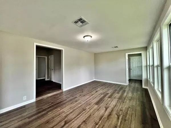 Cuero, TX 77954,312 2nd Street