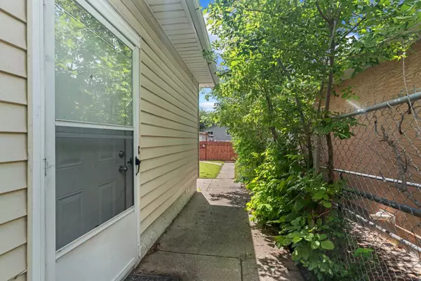 Calgary, AB T2B 0K3,3240 33A AVE SE