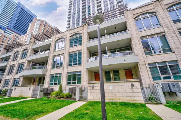 761 Bay ST #TH 8, Toronto C01, ON M5G 2R2