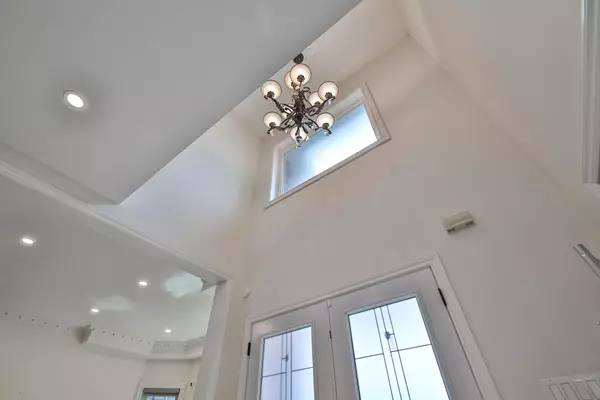 Toronto C07, ON M2R 1J8,58 Yorkview DR