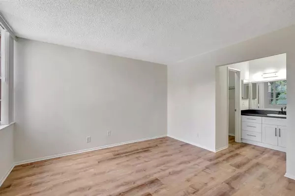 Davie, FL 33324,9450 Live Oak Pl #303