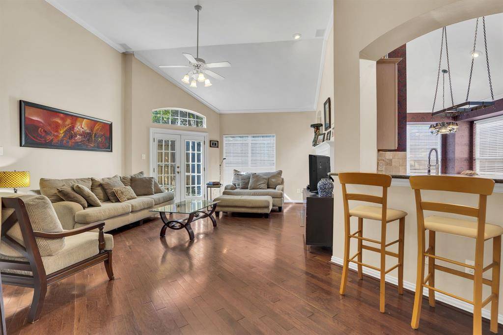 Dallas, TX 75214,2630 Lakeforest Court