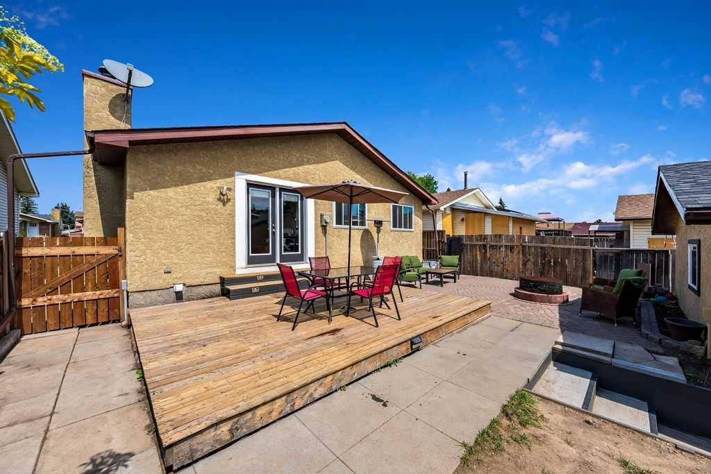 Calgary, AB T3J 1B4,71 Falwood PL Northeast