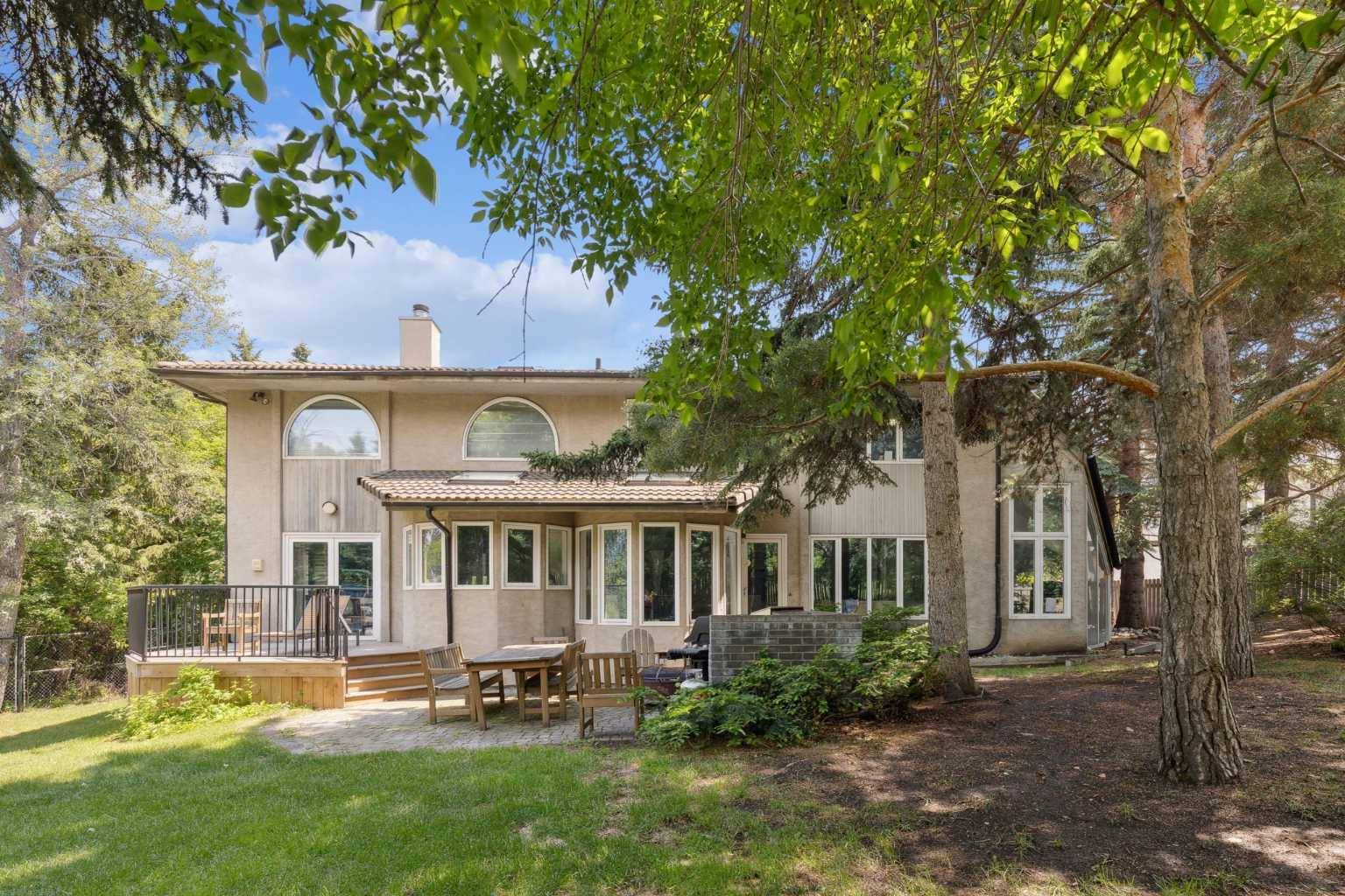 Calgary, AB T2V 5E4,322 Pumpridge PL SW