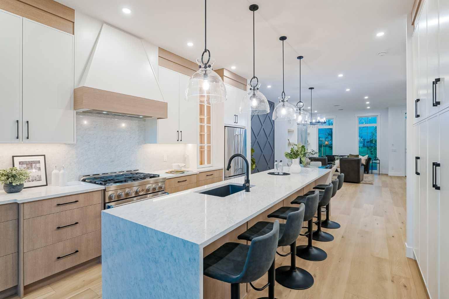 Calgary, AB T3E 3J3,3533 40 ST SW