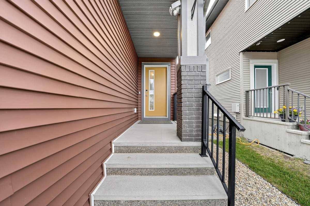 Calgary, AB T2X 2H9,98 Walgrove GN SE