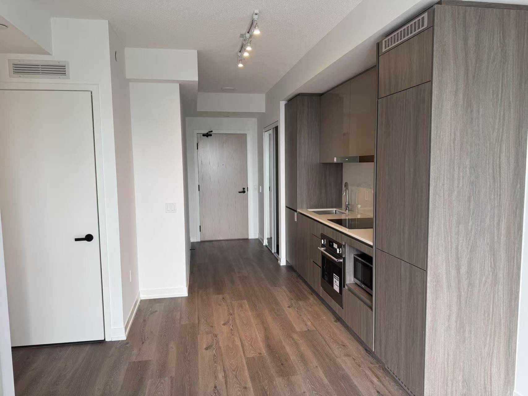 28 Interchange WAY #1807, Vaughan, ON L4K 0P8