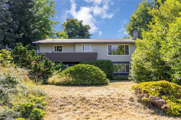 6390 Conconi Pl, Central Saanich, BC V8Z 5Z6