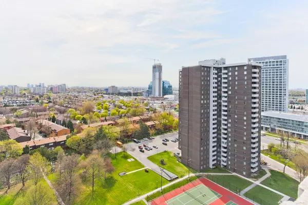 Toronto C15, ON M2J 4P9,10 MUIRHEAD RD #1202
