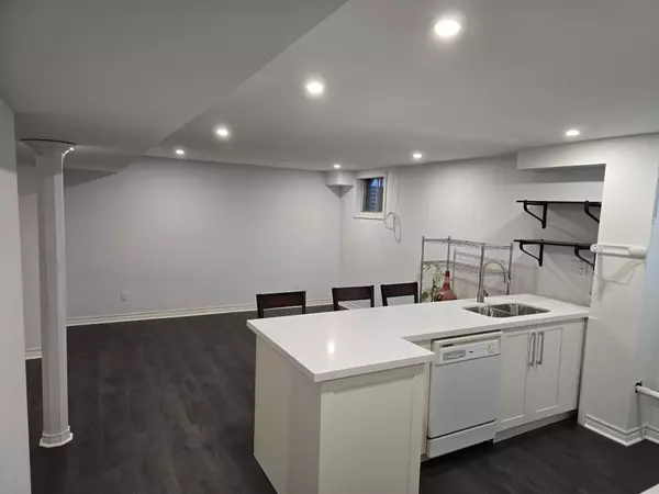 37 Oxford ST #B2, Richmond Hill, ON L4C 4L6