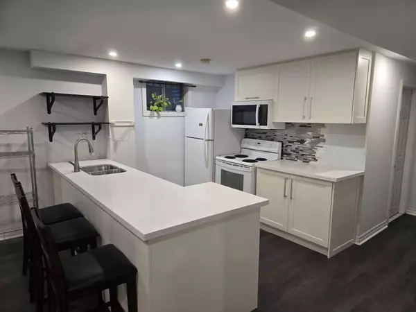 Richmond Hill, ON L4C 4L6,37 Oxford ST #B2