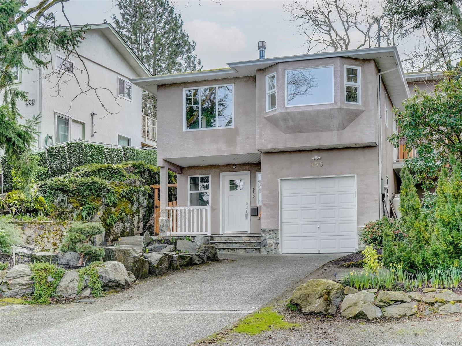 955 Falmouth Rd, Saanich, BC V8X 3A4