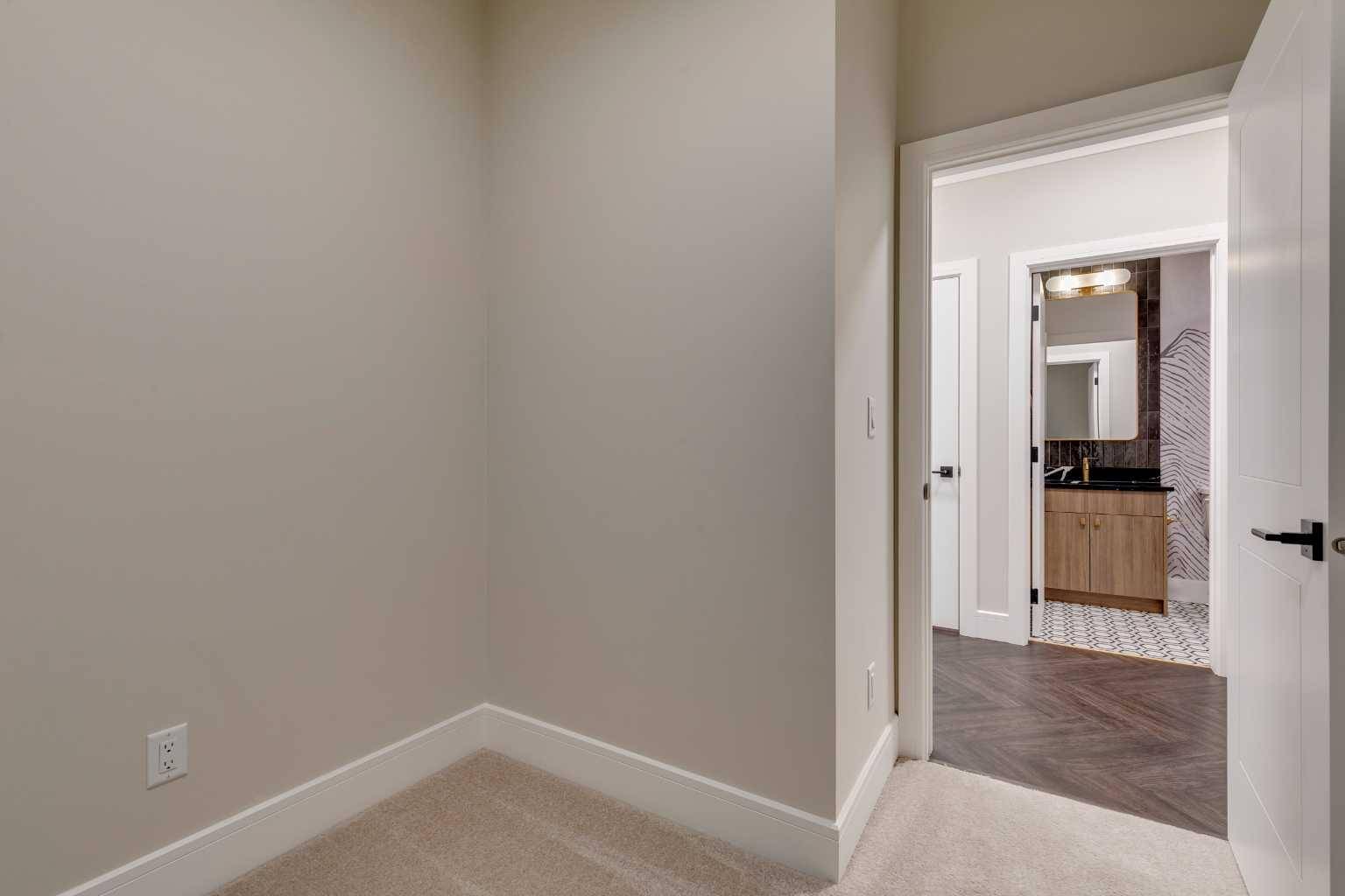 Calgary, AB T3E2L4,330 Dieppe DR SW #115