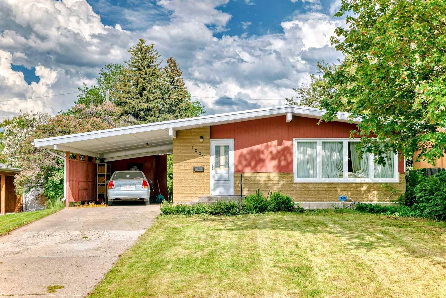 Lethbridge, AB T1H 3E3,1009 17 ST N