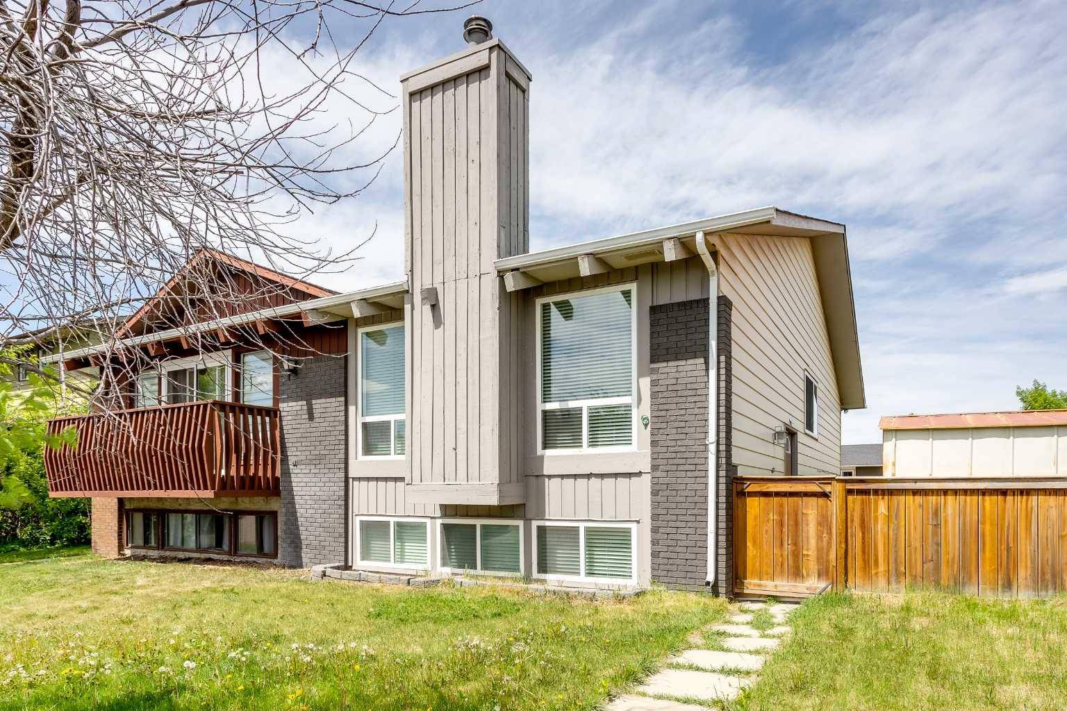 9 Templeton Bay NE, Calgary, AB T1Y4Y4