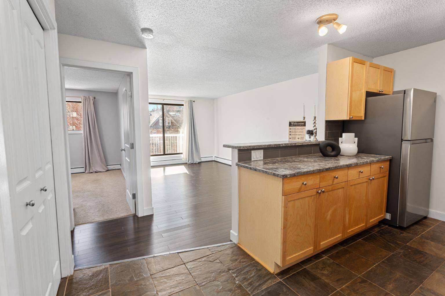 Calgary, AB T2T 0H1,930 18 AVE Southwest #312