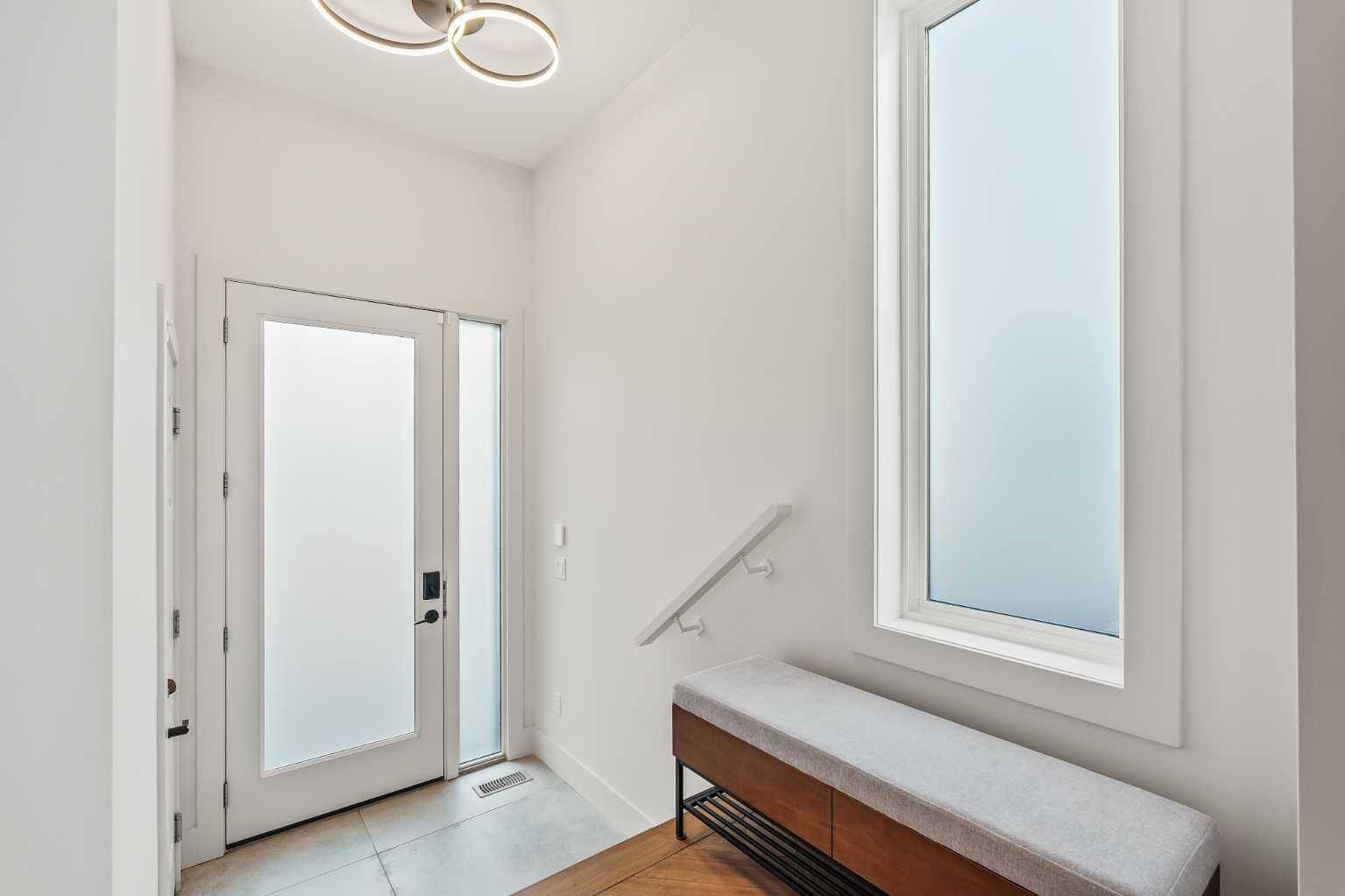 Calgary, AB T2N2J1,514 19 ST NW