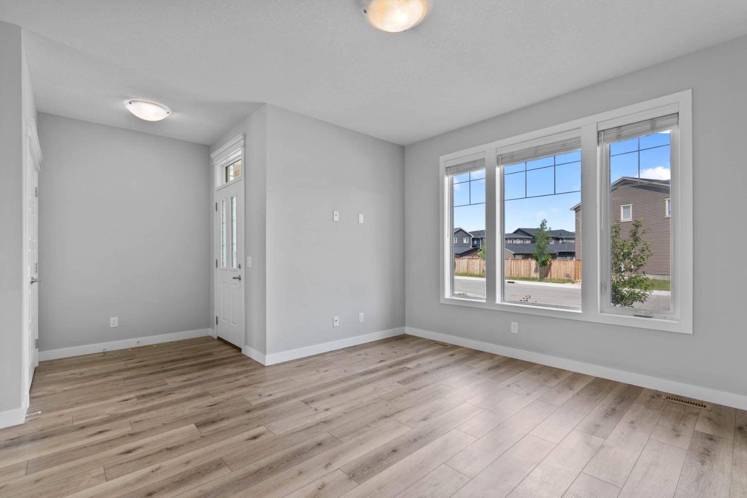 Calgary, AB T3P 1J3,130 Evanscrest RD Northwest
