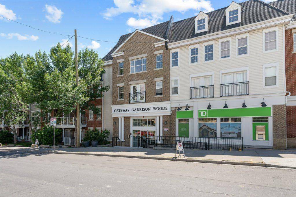2233 34 AVE Southwest #312, Calgary, AB T2T 6N2