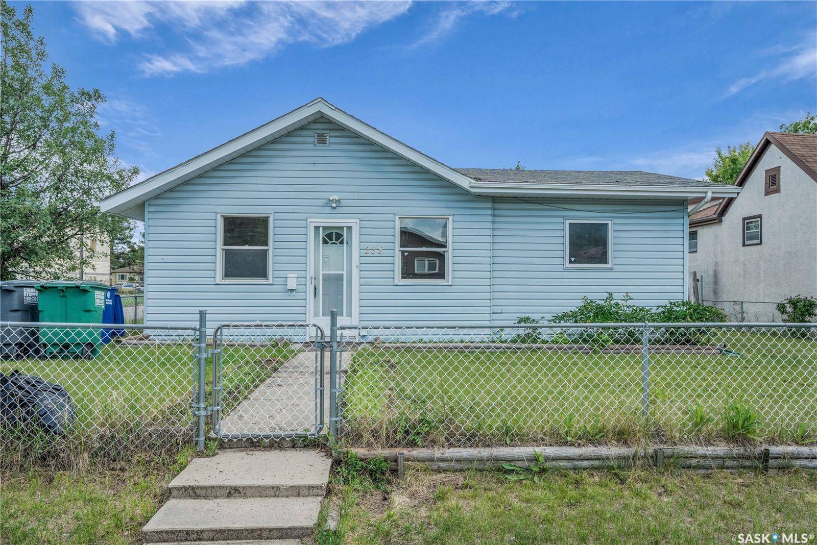 238 R AVENUE N, Saskatoon, SK S7L 2Y7