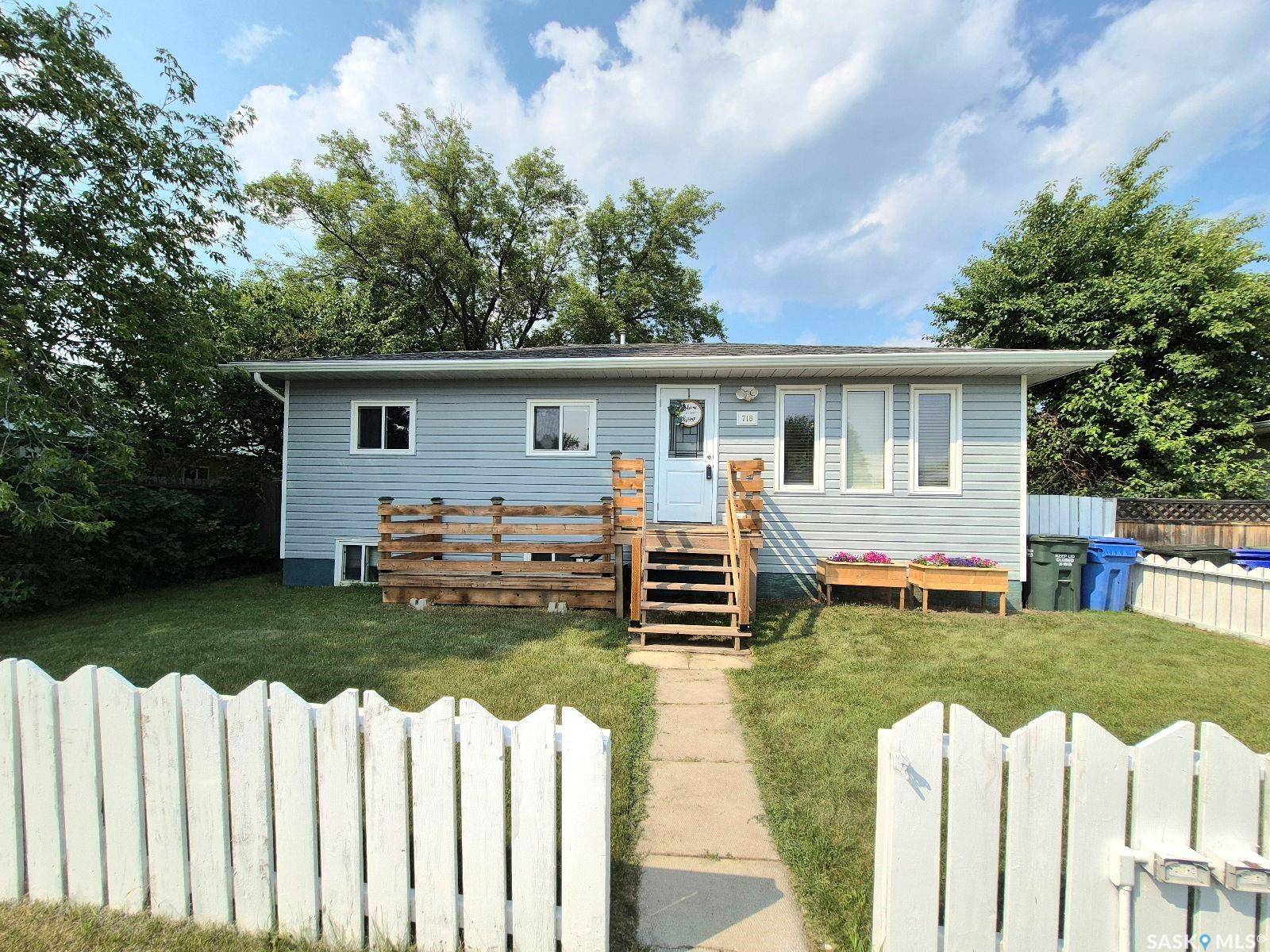 718 6th STREET E, Prince Albert, SK S6V 0M8