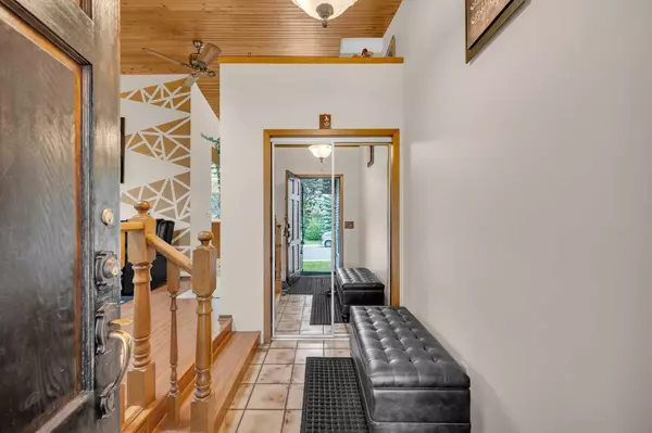 Calgary, AB T3J 2B8,48 Castleglen CT NE