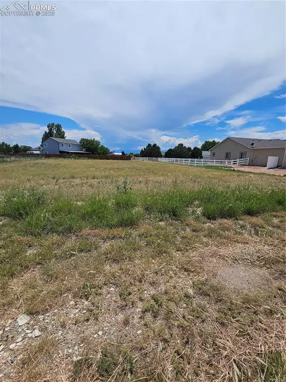 Pueblo, CO 81007,242 W Calle De Camelia