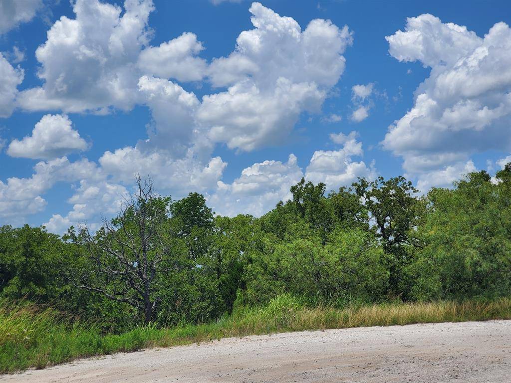 411 Mountain View Court, Sunset, TX 76270