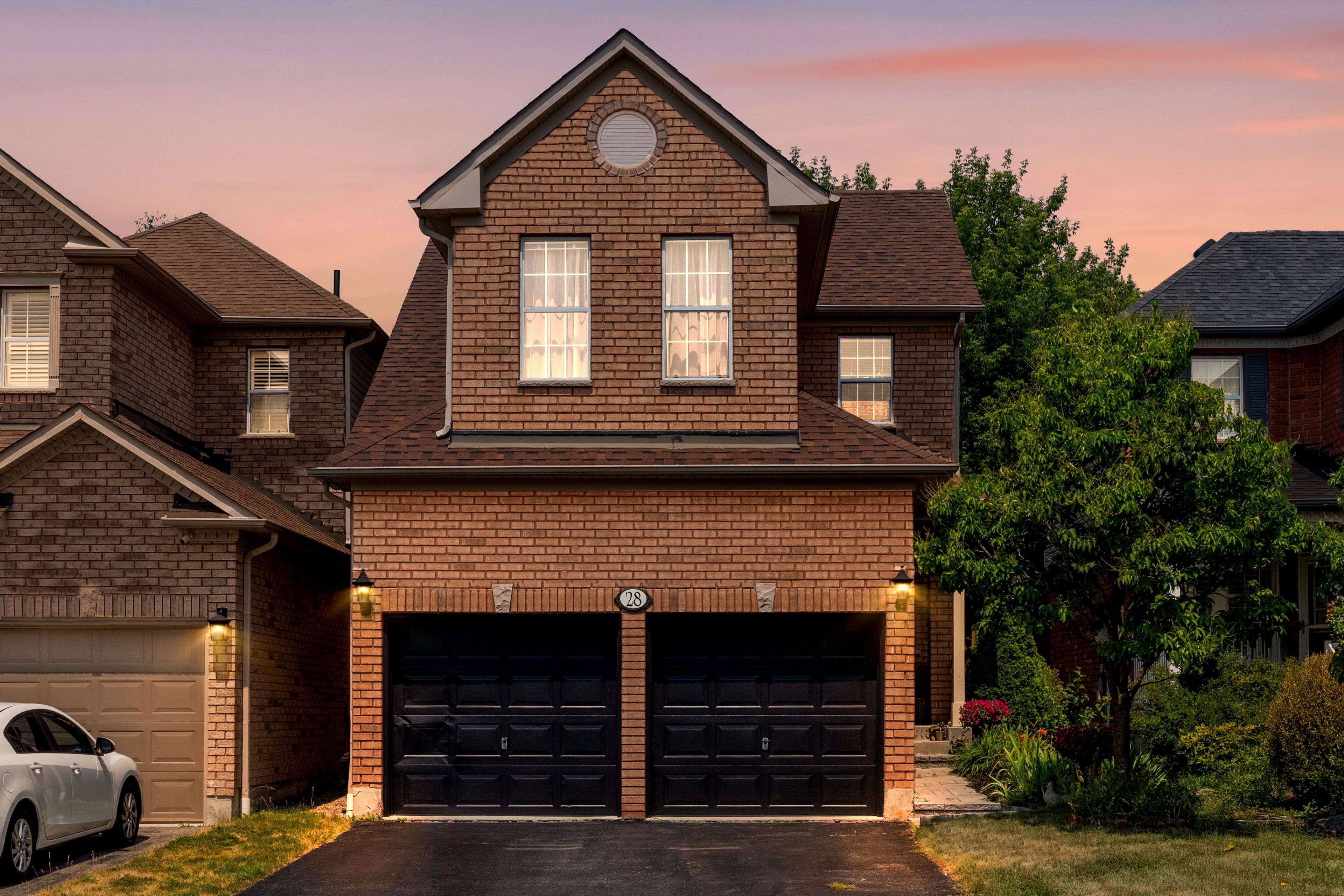 28 Telegraph DR, Whitby, ON L1P 1S2